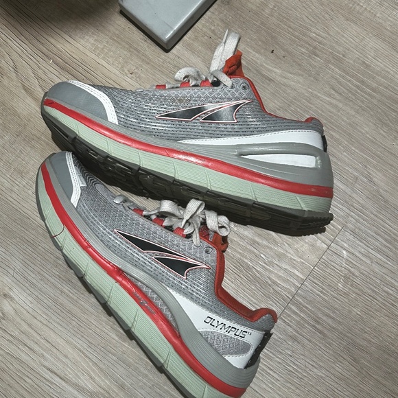 Altra Olympus Womens Sneakers Gaiter Trap - very comfortable! - Picture 2 of 5